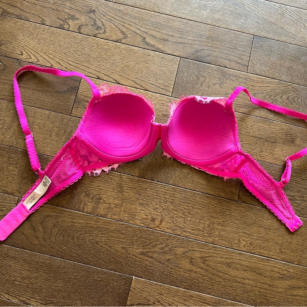 Victoria's Secret Bra - Picture 6 of 9